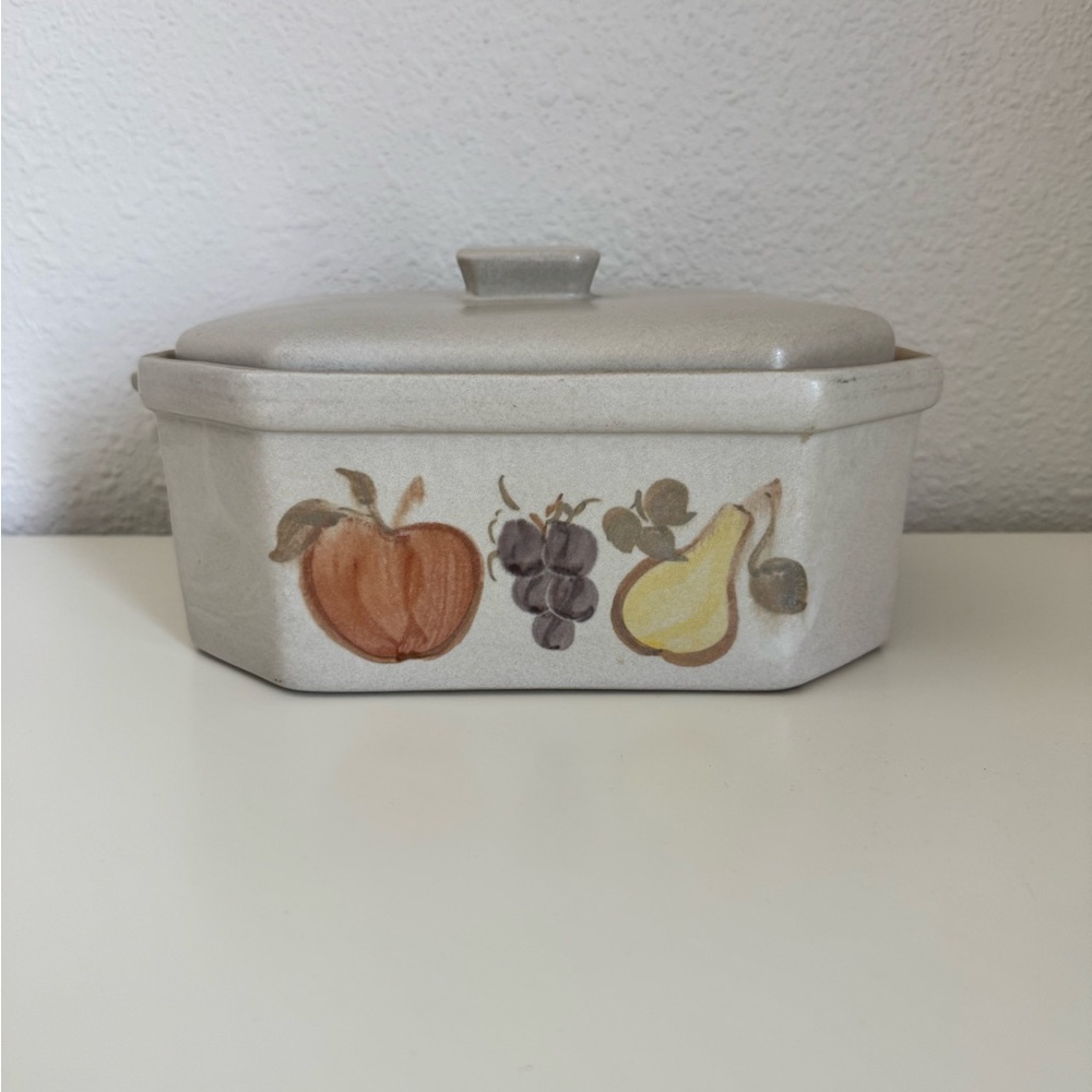Chatham Potters Harvest Fruit Design stoneware Casserole‎ Dish